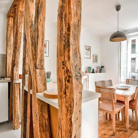 Spacieux Vue Montmartre Parijs